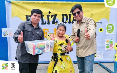 Pequeñas abejas celebran el Día Mundial de las Abejas en Humay